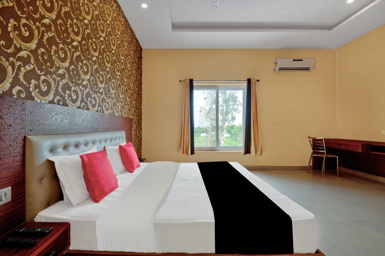 Capital O 40833 Maharaja Hotel & Restaurant Kashipur Eksteriør billede